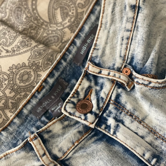 Shorts - Picture 4 of 5